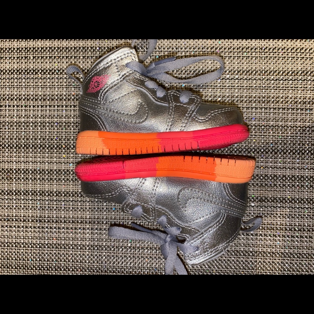JORDAN 1 MID